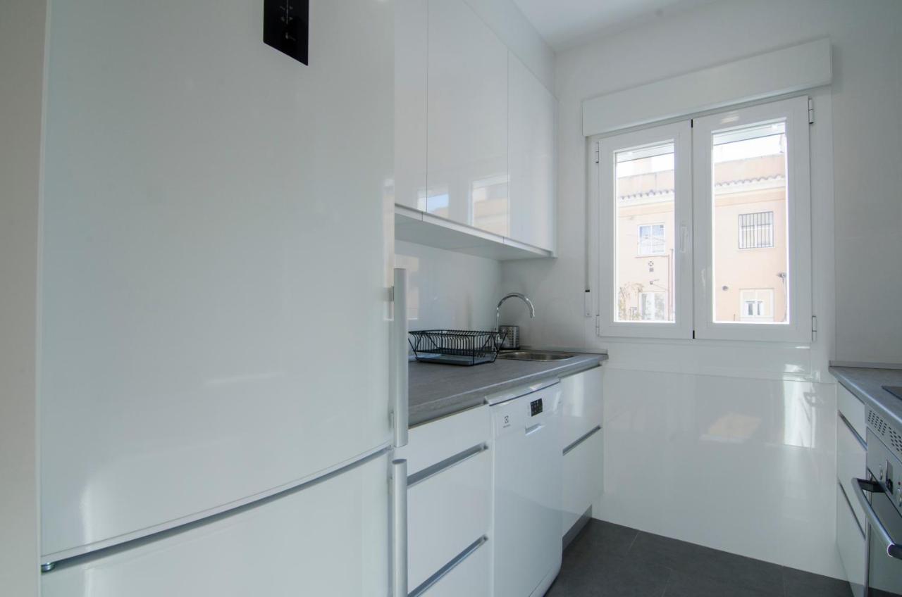 2 Bedrooms 2 Bathrooms Furnished - Bernabeu - Business Area With Terrace - Minty Stay Madrid Buitenkant foto