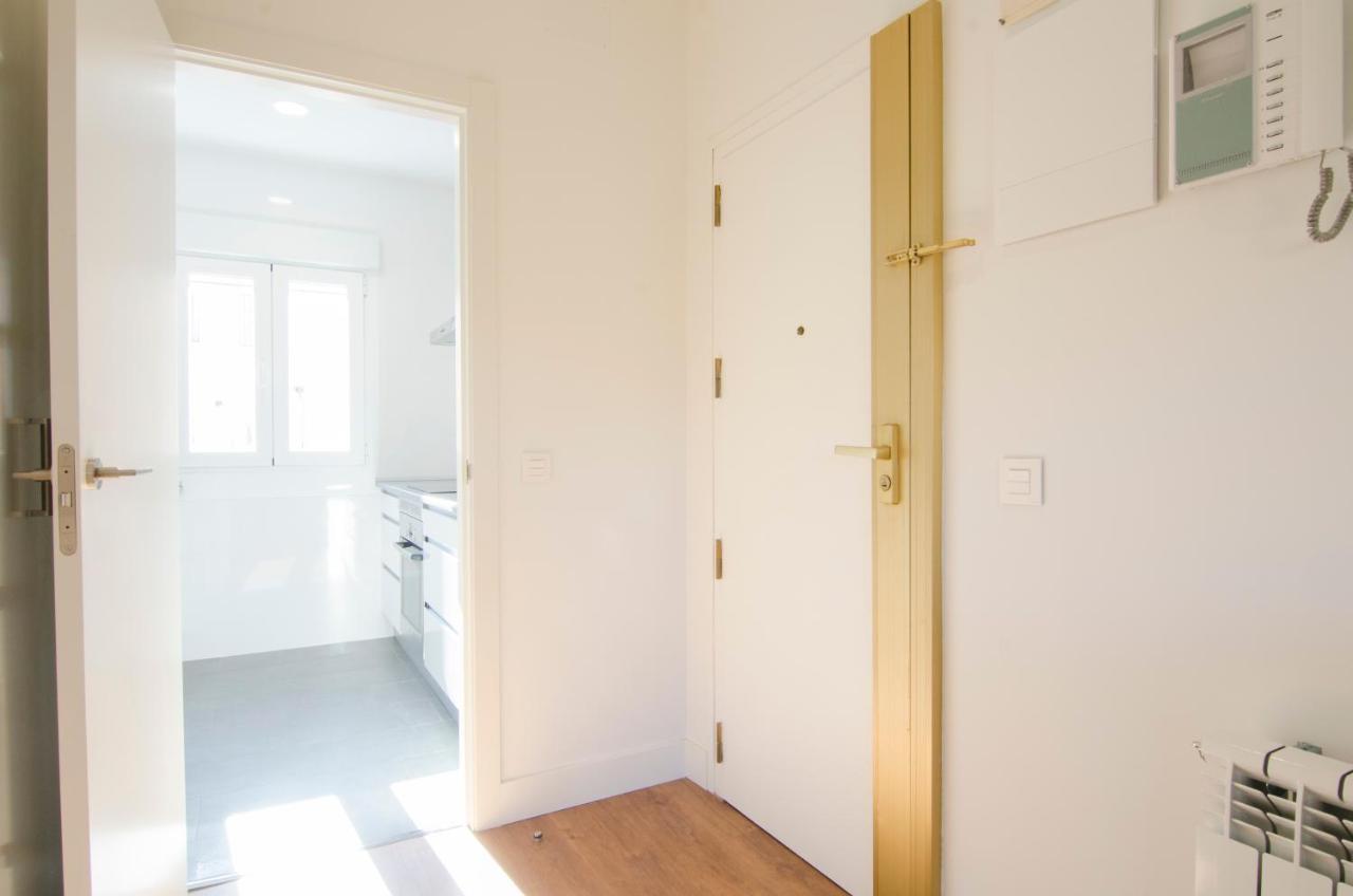 2 Bedrooms 2 Bathrooms Furnished - Bernabeu - Business Area With Terrace - Minty Stay Madrid Buitenkant foto