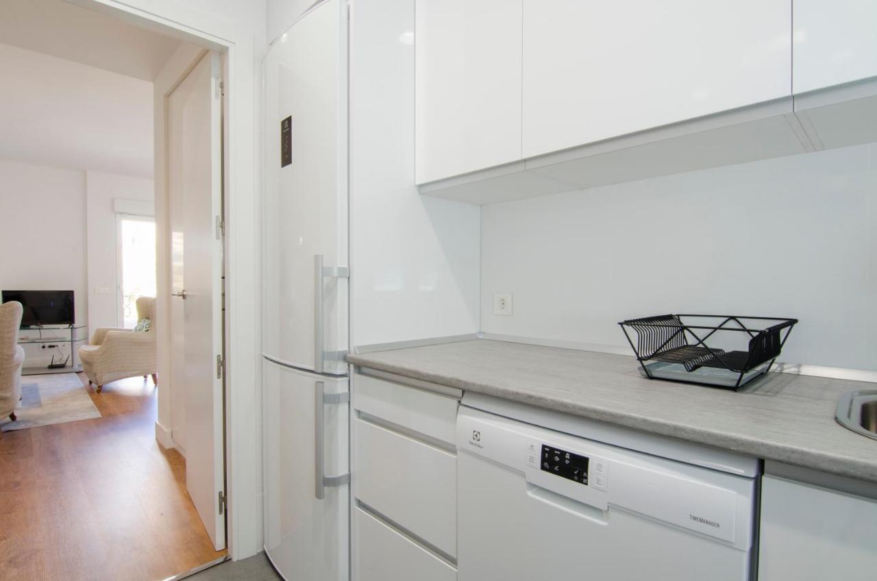 2 Bedrooms 2 Bathrooms Furnished - Bernabeu - Business Area With Terrace - Minty Stay Madrid Buitenkant foto