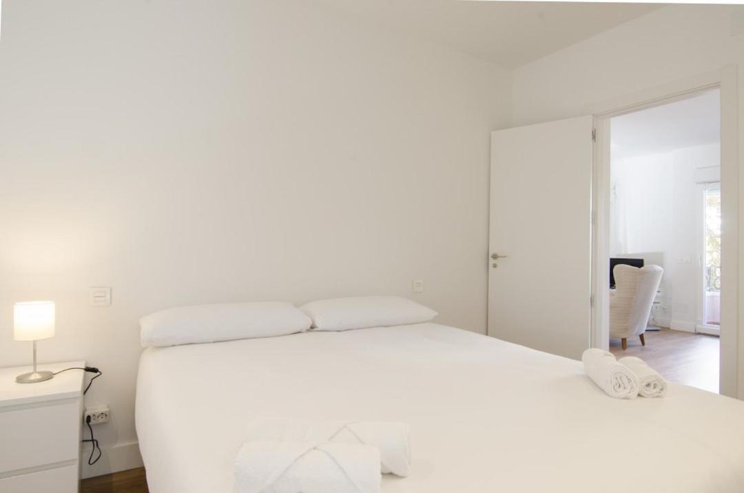 2 Bedrooms 2 Bathrooms Furnished - Bernabeu - Business Area With Terrace - Minty Stay Madrid Buitenkant foto