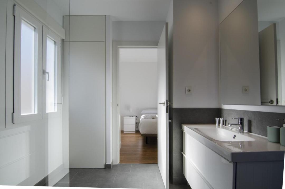 2 Bedrooms 2 Bathrooms Furnished - Bernabeu - Business Area With Terrace - Minty Stay Madrid Buitenkant foto