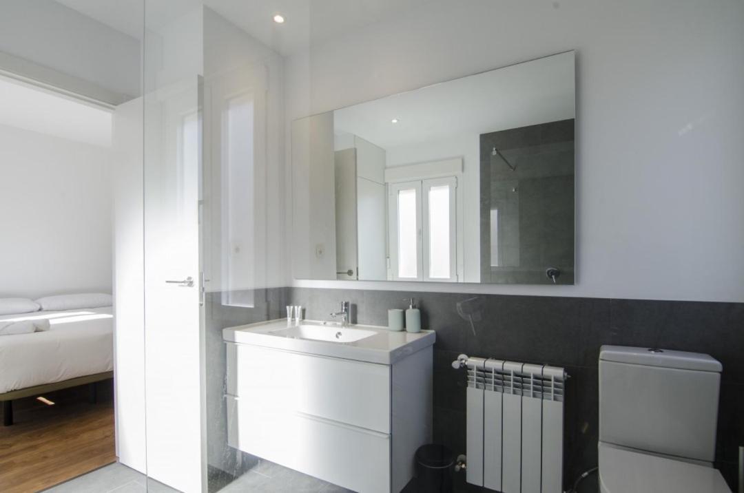 2 Bedrooms 2 Bathrooms Furnished - Bernabeu - Business Area With Terrace - Minty Stay Madrid Buitenkant foto